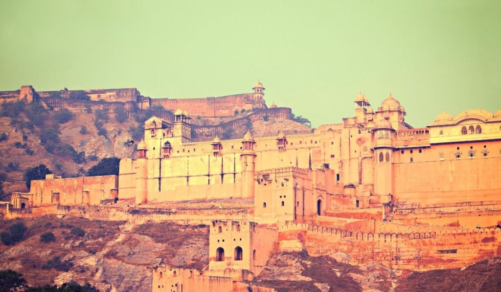 9 Jaw-Dropping Moments You’ll Have on a Delhi to Jaipur Bus Ride in the Rain