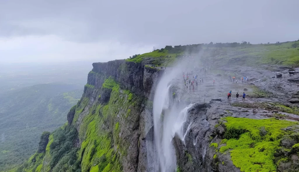 Reverse-Waterfall-Hill-Station-Naneghat-Naneghat-Pune-0