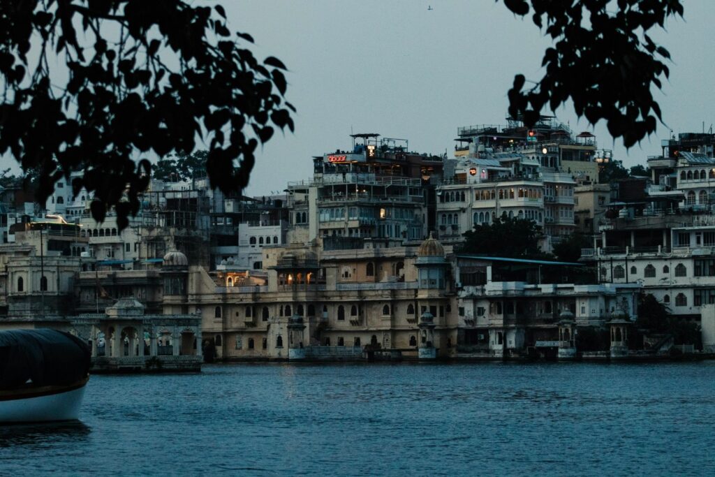 Delhi to Udaipur Bus Guide: 7 Hours to a Romantic Escape