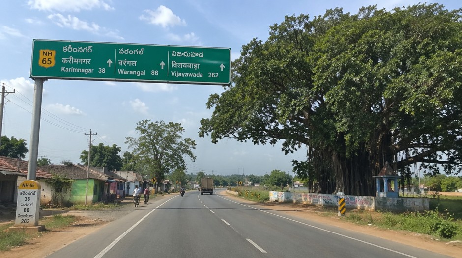 Hyderabad to Vijayawada bus travelling on NH65 highway through Telangana and Andhra Pradesh