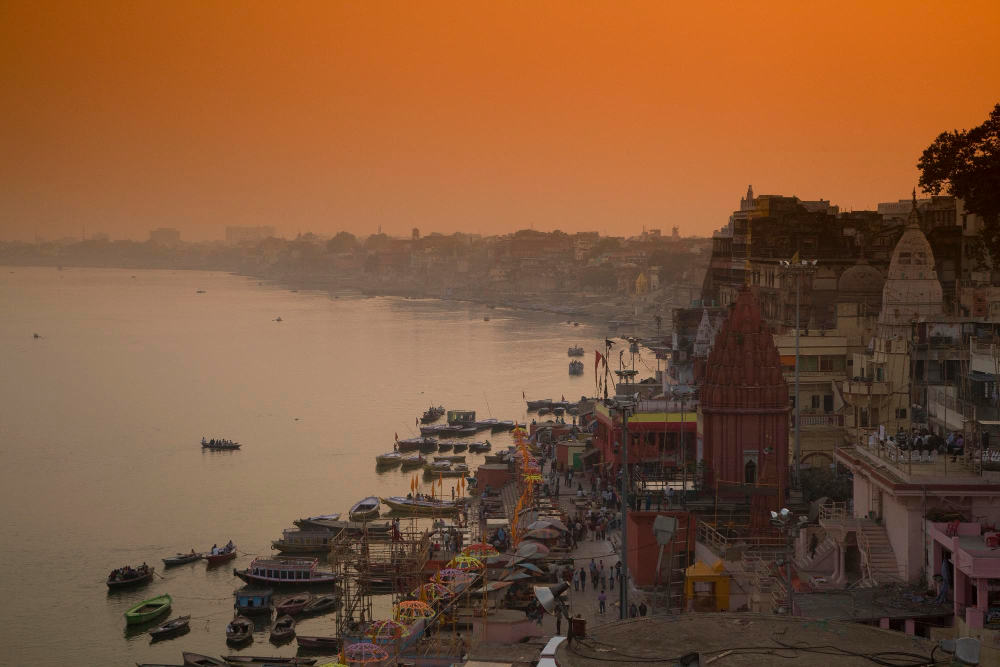 Places to Visit In Varanasi with Ganga ghats, sunrise boats, temples, evening Aarti, Sarnath, and Banarasi street food