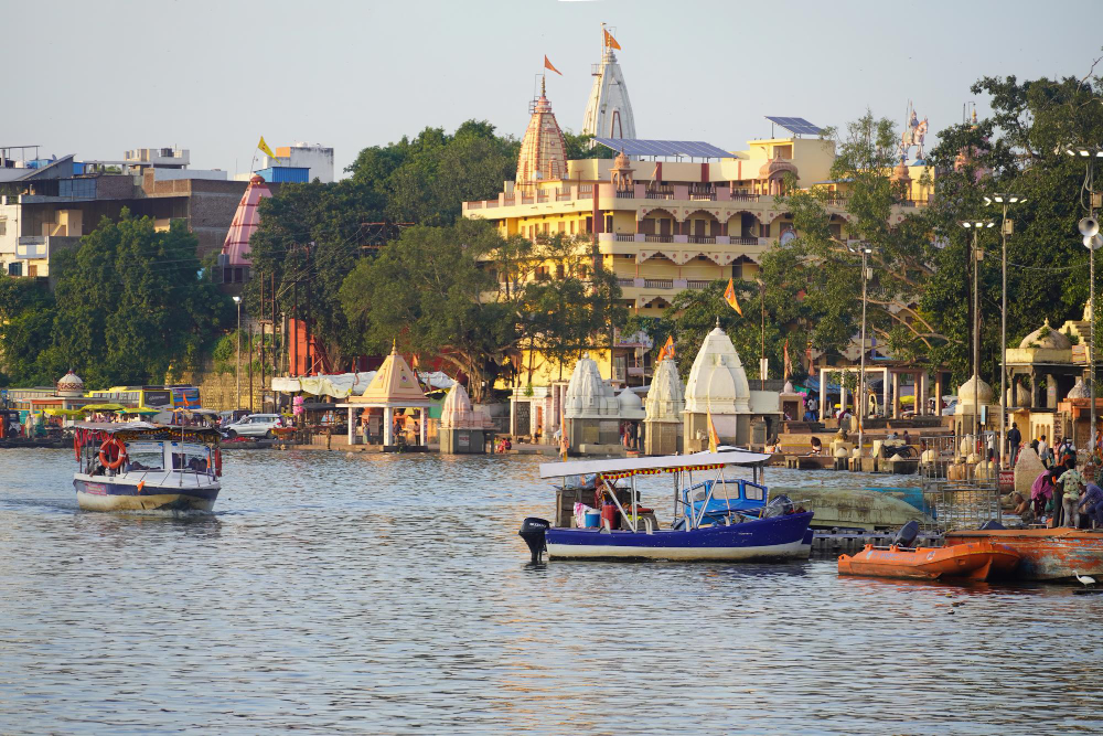 Places to Visit In Ujjain including Mahakaleshwar Temple, Mahakal Lok, Ram Ghat, Harsiddhi Temple, and Vedh Shala