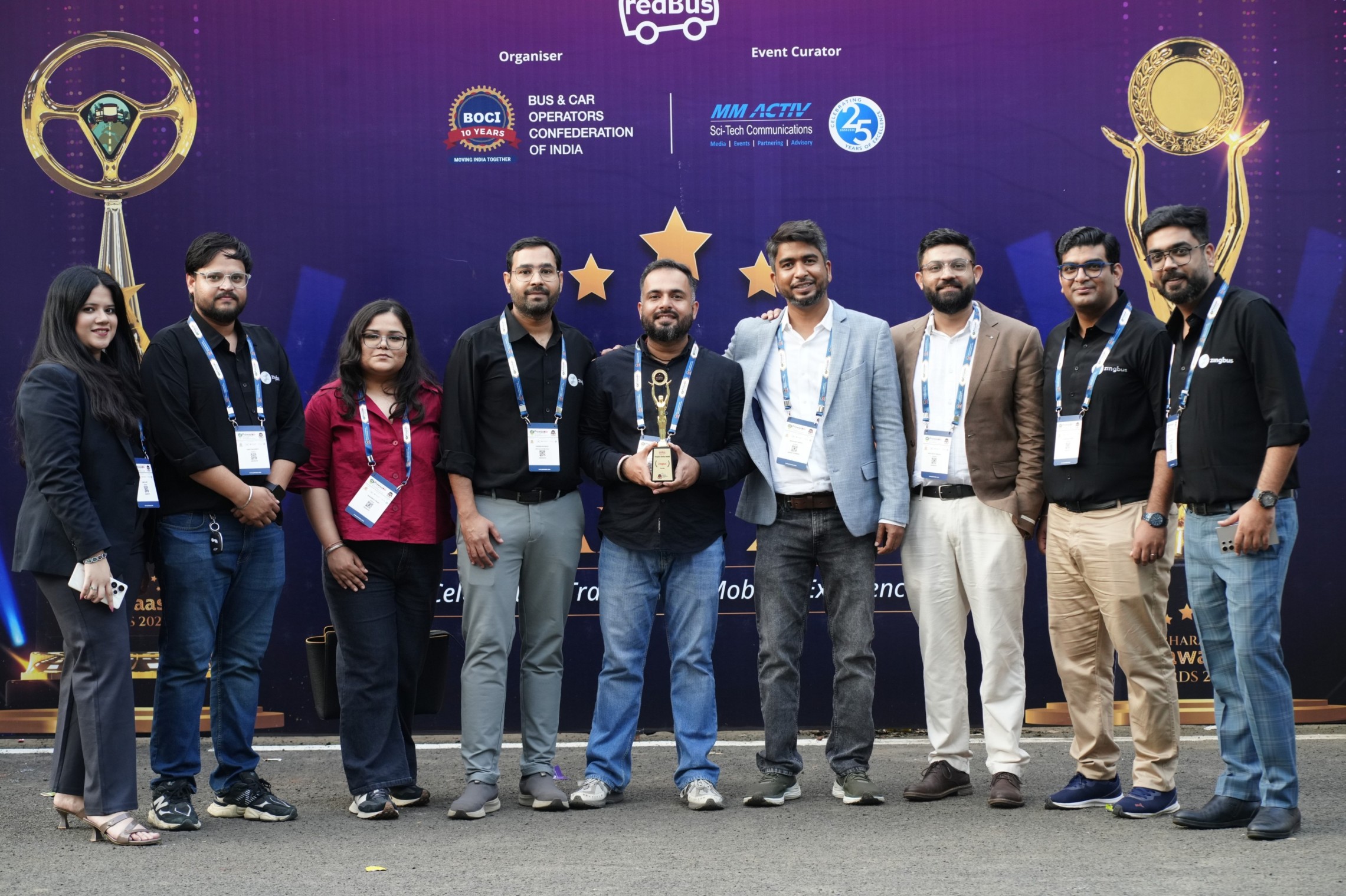 zingbus team holding the Bharat Prawaas People's Choice Award 2026 for Favourite Pan-India Bus Operator at the awards ceremony during Prawaas 5.0 Gandhinagar