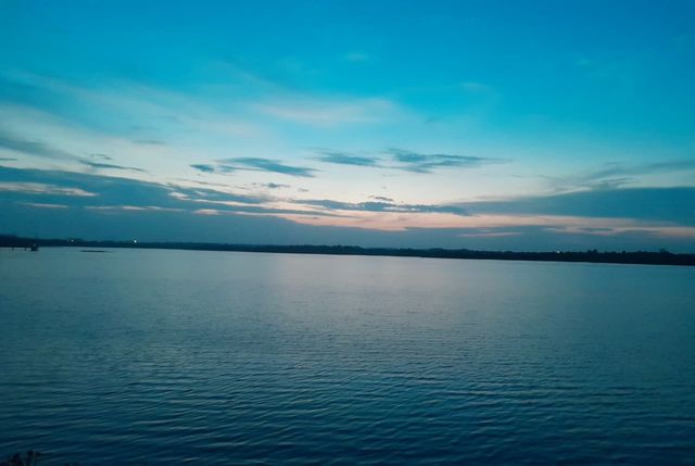 Peaceful view of Ambazari Lake at sunset with blue and pink skies reflecting on water in Nagpur, India.